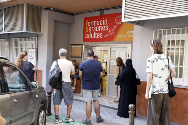 Nunca es tarde para volver a estudiar: la FPA Ramón Ortega abre de nuevo sus aulas en Dénia 3 la fpa ramon ortega retoma las clases en denia 05