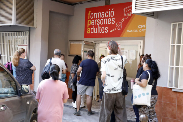 Nunca es tarde para volver a estudiar: la FPA Ramón Ortega abre de nuevo sus aulas en Dénia 5 la fpa ramon ortega retoma las clases en denia 07