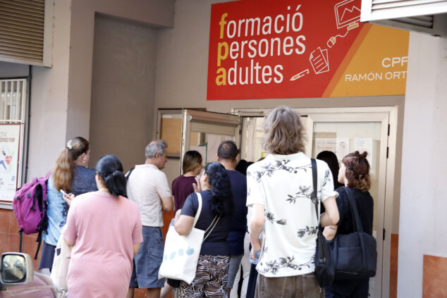 Nunca es tarde para volver a estudiar: la FPA Ramón Ortega abre de nuevo sus aulas en Dénia 6 la fpa ramon ortega retoma las clases en denia 08