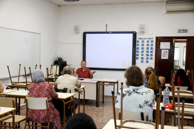 Nunca es tarde para volver a estudiar: la FPA Ramón Ortega abre de nuevo sus aulas en Dénia 17 la fpa ramon ortega retoma las clases en denia 19