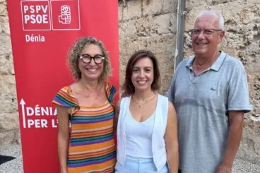 maria josep ripoll junto a los ex alcaldes socialistas paqui viciano y vicent grimalt