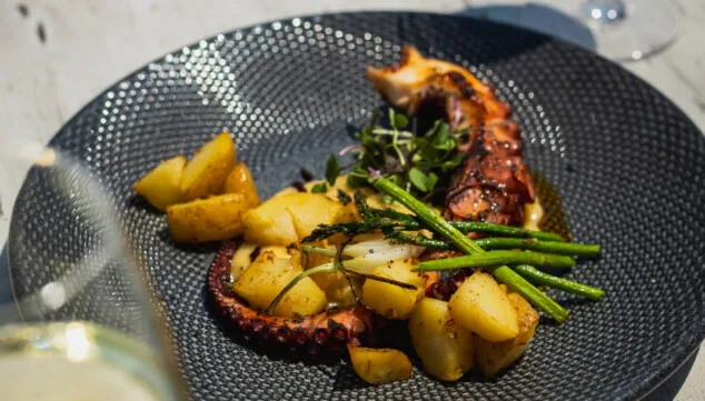 5 delicias del Mediterráneo para saborear este septiembre en la Costa Blanca 10 Imagen: Pulpo de la Costa Blanca
