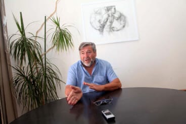 «Dia de Ceuta» 2 rafa carrio atendiendo una entrevista