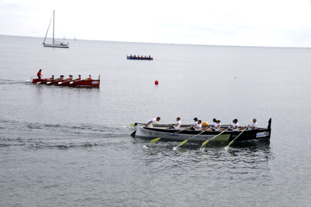 Más de un centenar de deportistas participaron en el III Desafío de 100 Paladas Solidarias en Dénia 16 regata 100 paladas solidarias de remo en denia 11