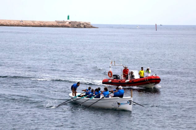 Más de un centenar de deportistas participaron en el III Desafío de 100 Paladas Solidarias en Dénia 19 regata 100 paladas solidarias de remo en denia 14