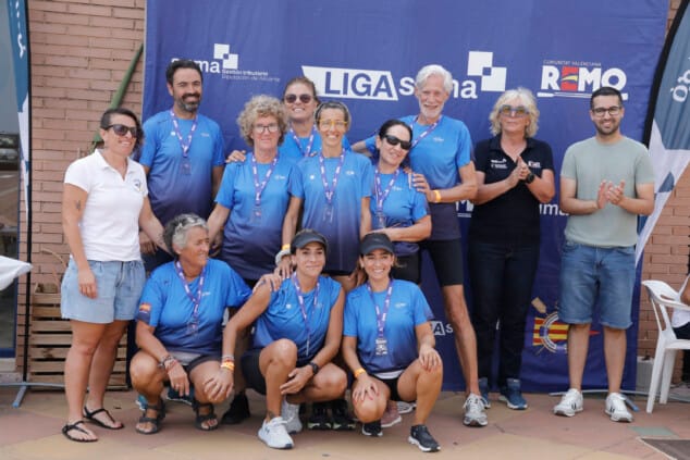 Más de un centenar de deportistas participaron en el III Desafío de 100 Paladas Solidarias en Dénia 34 regata 100 paladas solidarias de remo en denia 30