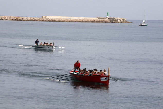 Más de un centenar de deportistas participaron en el III Desafío de 100 Paladas Solidarias en Dénia 43 regata 100 paladas solidarias de remo en denia 39