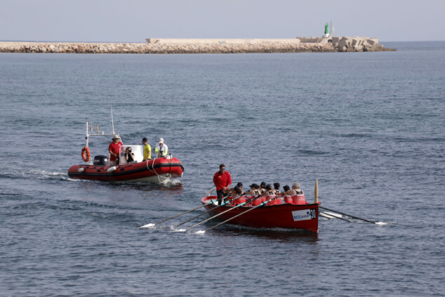 Más de un centenar de deportistas participaron en el III Desafío de 100 Paladas Solidarias en Dénia 61 regata 100 paladas solidarias de remo en denia 57
