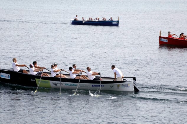Más de un centenar de deportistas participaron en el III Desafío de 100 Paladas Solidarias en Dénia 13 regata 100 paladas solidarias de remo en denia 8