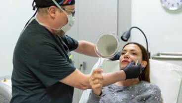 Manchas, arrugas y flacidez: cómo tratarlas sin pasar por quirófano 6 rejuvenece tu piel en denia