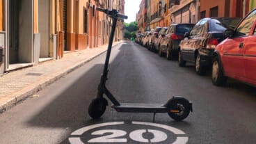 La DGT cambia las reglas de los patinetes eléctricos: lo que será obligatorio desde octubre 4 un patinete electrico en denia archivo