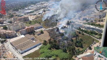 Evacúan viviendas y desplegan medios aéreos por el incendio de Dénia 3 vista aerea del incendio de denia