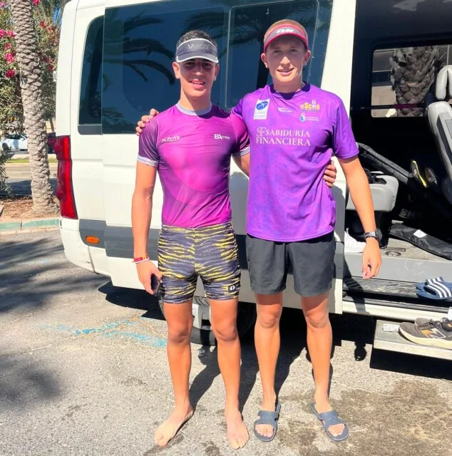 Jon Walthon Pastor se proclama campeón de España de Kayak de Mar en la modalidad SS2 1 Imagen: El palista de Dénia junto a un compañero