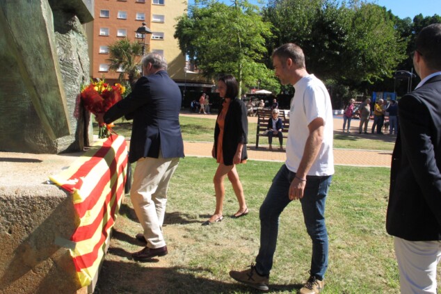 «Quedarse a vivir aquí no puede ser cuestión de suerte»: el acceso a la vivienda marca el 9 d'Octubre de Compromís en Dénia 11 acto de compromis del 9 doctubre en denia 10