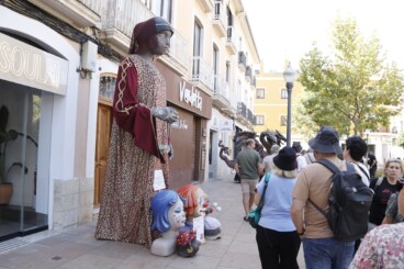 Exposición durante la mañana de las figuras anfitrionas y visitantes