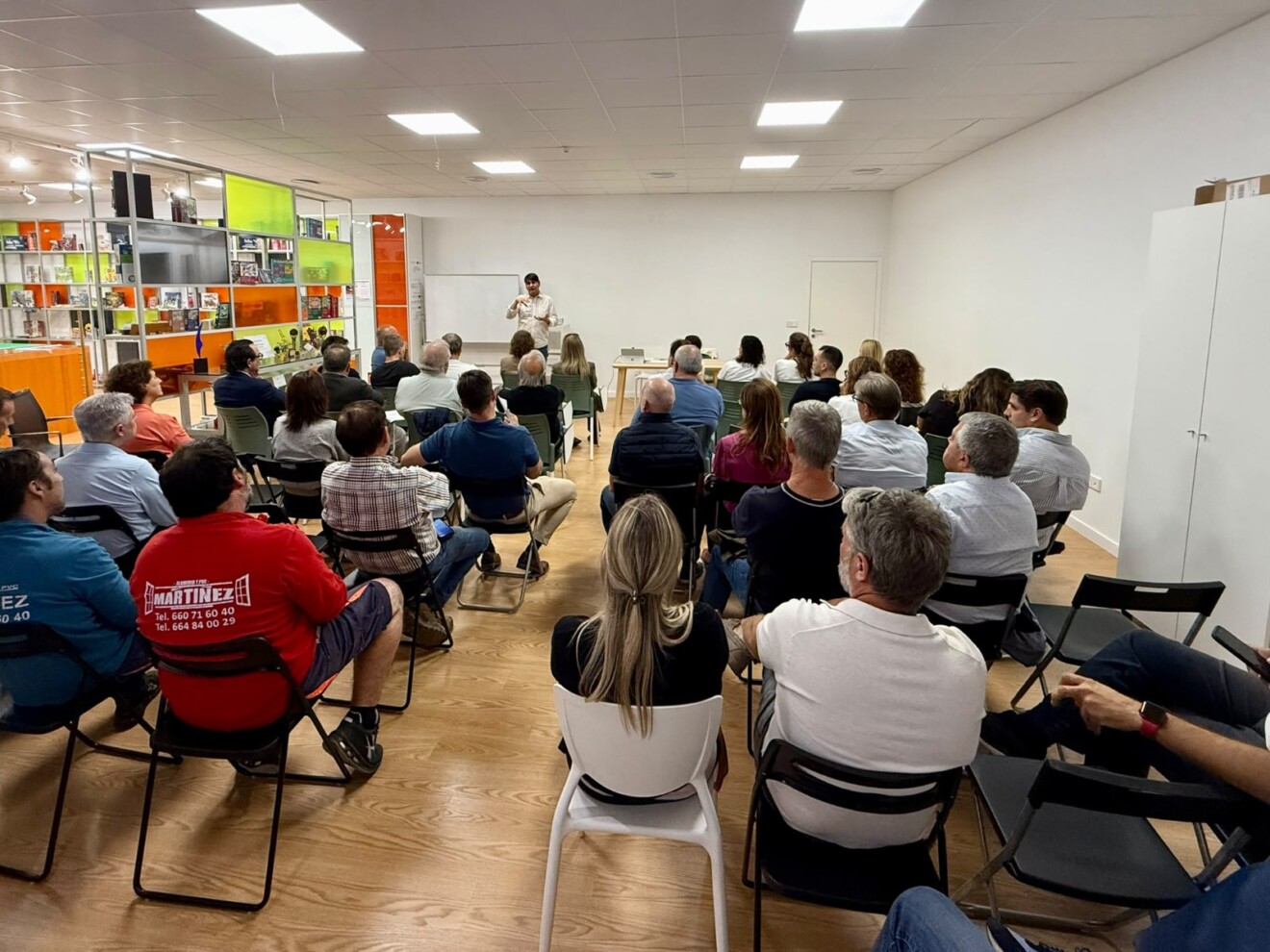 Asamblea constituyente de la EGM de Madrigueres celebrada en las instalaciones de Juguetes Cayro