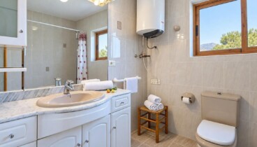 Baño moderno y luminoso