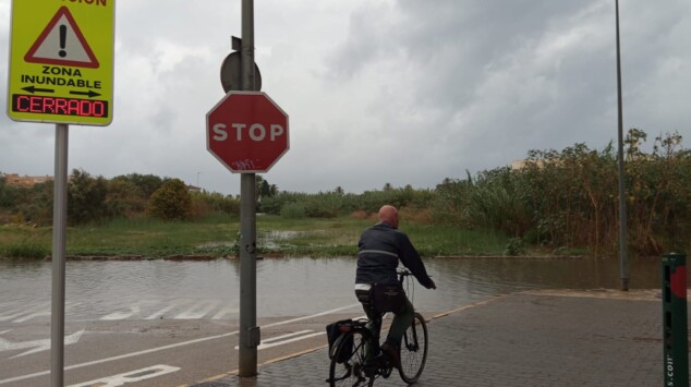 Cortes de tráfico en Dénia: estas son las seis calles afectadas por las lluvias 1 Imagen: Calle de Dénia inundadas por la lluvia (archivo)