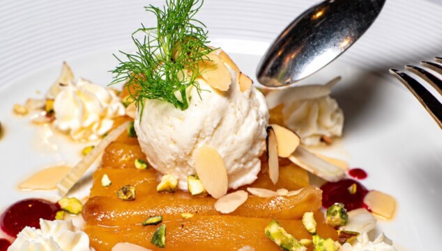 Cinco platos y vistas al mar: la cita gastronómica de Dénia que no te puedes perder 4 Imagen: Carpaccio de piña macerada en menta