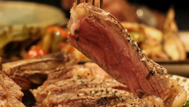 ¿Qué buscar en una carne a la brasa para un sabor inolvidable? 1 Imagen: Control del fuego