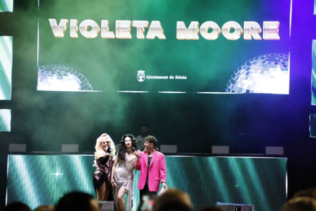 Dénia reivindica el 'pride de proximidad' con una exitosa tercera edición de su musical de divas 12 diva denia music pride 2026 10