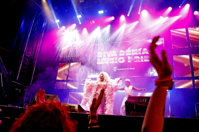 Dénia reivindica el 'pride de proximidad' con una exitosa tercera edición de su musical de divas 23 diva denia music pride 2026 22