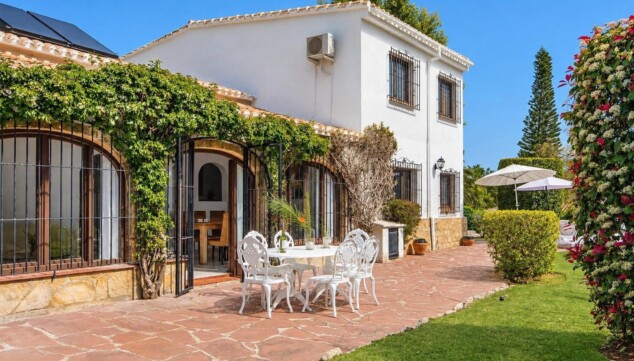 Una villa para 12 en Xàbia con piscina privada por 348 € al día 10 exterior verde y amplio