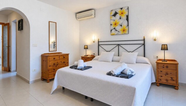 Una villa para 12 en Xàbia con piscina privada por 348 € al día 5 habitacion con bano
