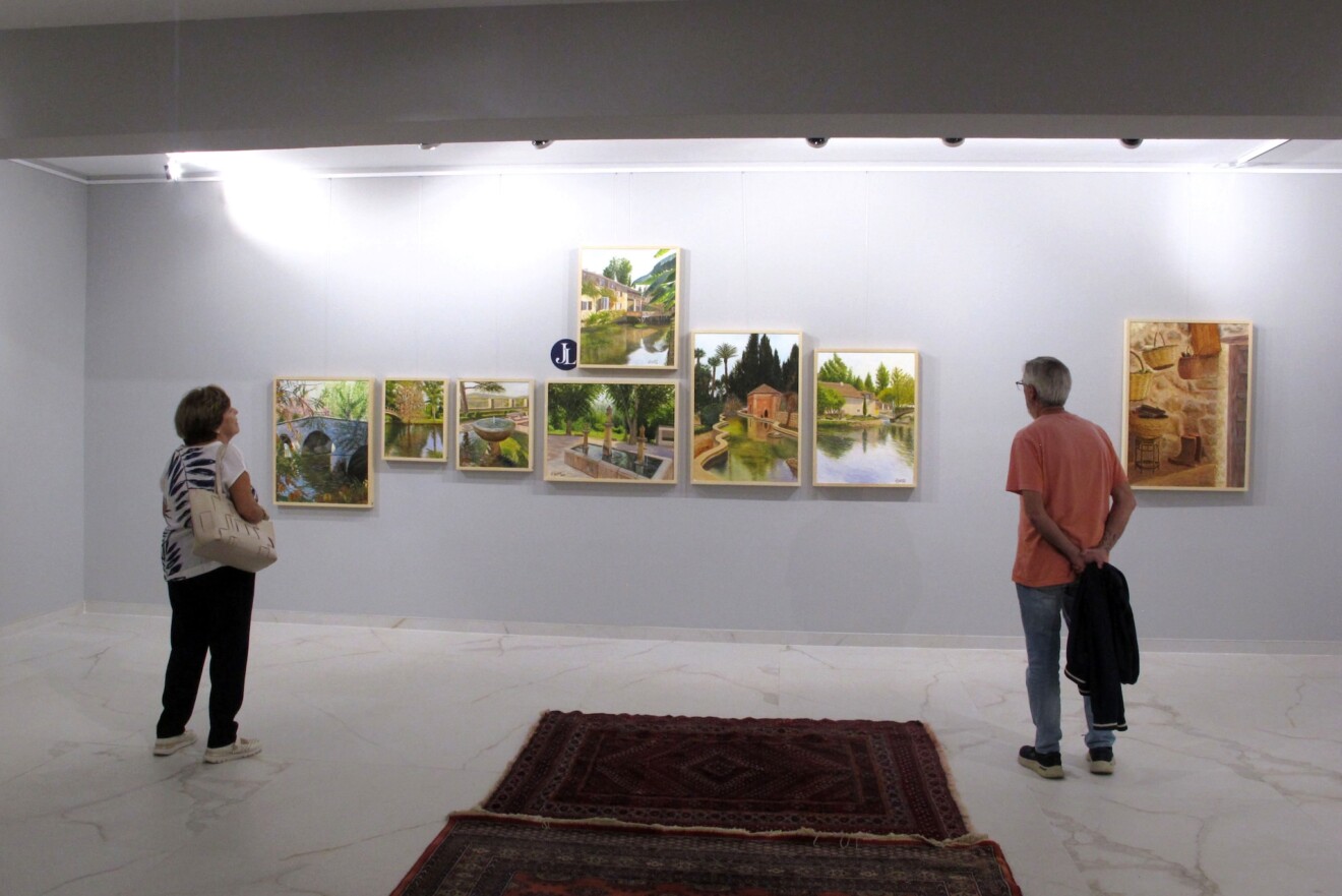 Los sesenta óleos que componen %22Reflejos y luces%22 ya visten las paredes de la Casa de la Cultura