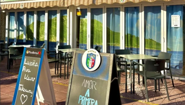 La pizza negra: ¿realidad saludable o simple tendencia gastronómica? 8 Imagen: Más allá del color, el sabor de la pizza negra en Dénia
