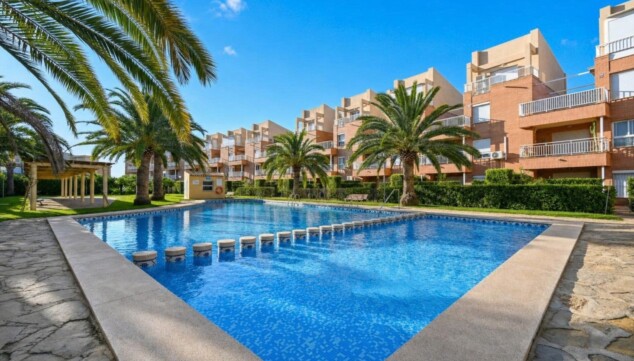 128 euros al día por alojarse a menos de 50 metros del mar en Dénia 8 piscina comunitaria