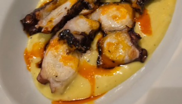 Pulpo sobre base de patata