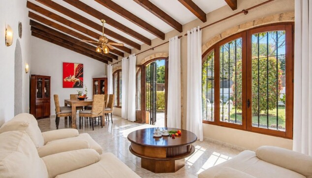Una villa para 12 en Xàbia con piscina privada por 348 € al día 3 salon comedor con luz natural 1