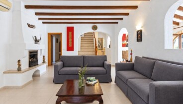 Salón con chimenea