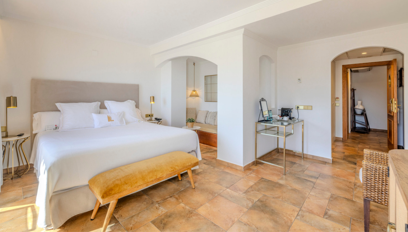 Suite con balcón privado y vistas marítimas en Dénia