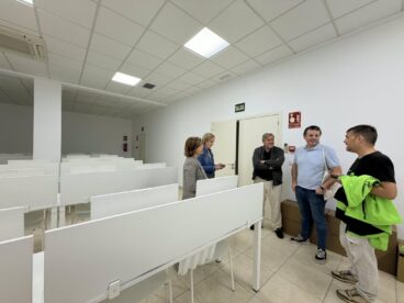 Visita a la nueva aula de exámenes de la DGT en Dénia